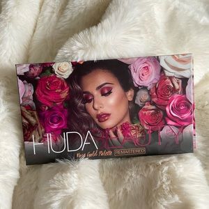 Huda rose gold remastered palette 🎨